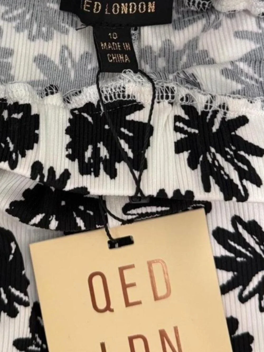 QED London Black and white floral print high-waisted straight-leg trousers - Picture 3 of 5